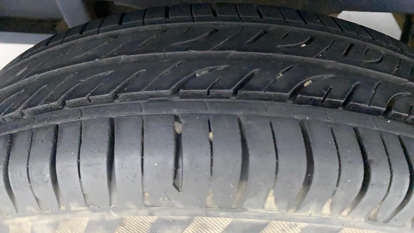 2017 Maruti OMNI E 8 STR, Petrol, Manual, 24,644 km, Right Rear Tyre Tread