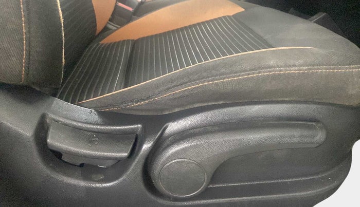 2017 Hyundai i20 Active 1.2 S, Petrol, Manual, 61,366 km, Driver Side Adjustment Panel