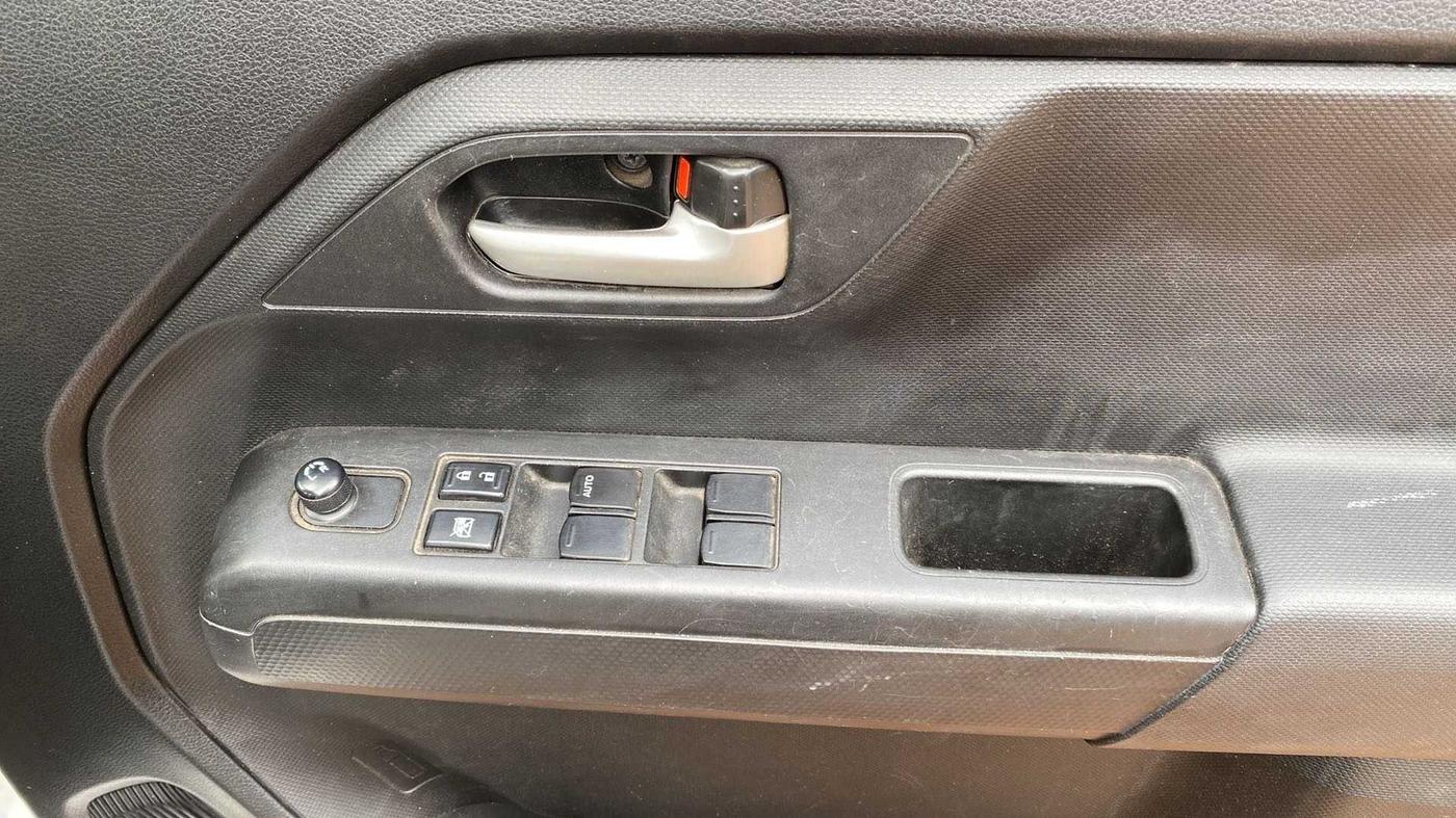 2019 Maruti New Wagon-R VXI 1.0, Petrol, Manual, 31,197 km, Driver Side Door Panels Control