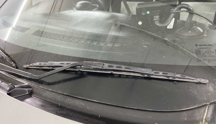 2016 Maruti Baleno DELTA CVT PETROL 1.2, Petrol, Automatic, 13,475 km, Front windshield - Rubber blade broken or missing