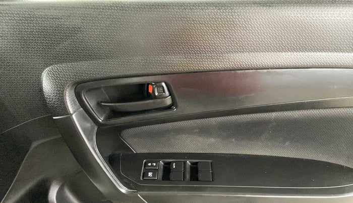 2020 Maruti Vitara Brezza VXI, Petrol, Manual, 35,982 km, Driver Side Door Panels Control