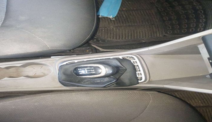 2017 Tata Tiago XZ PETROL, Petrol, Manual, 55,073 km, Gear lever - Boot Cover minor damage