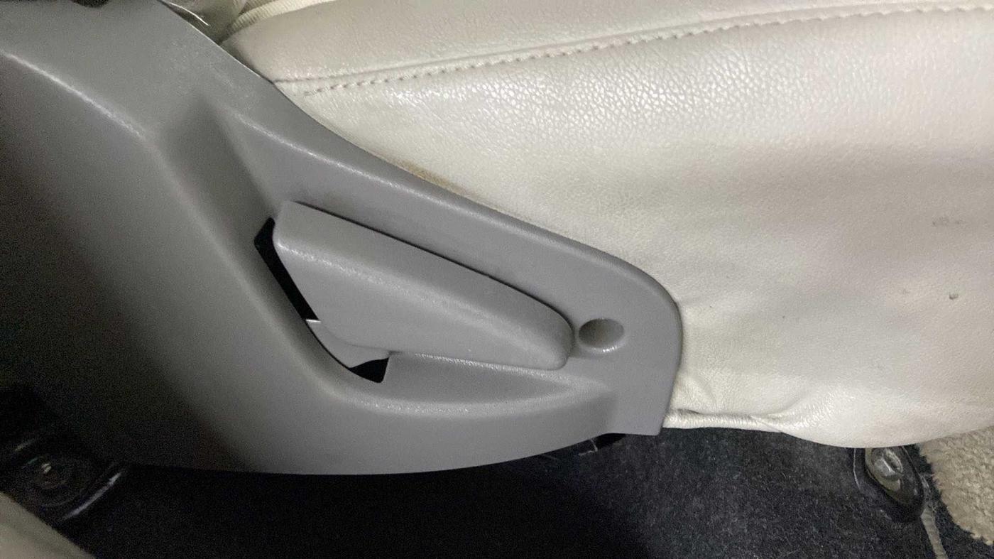 2018 Datsun Go T, Petrol, Manual, 21,637 km, Driver Side Adjustment Panel