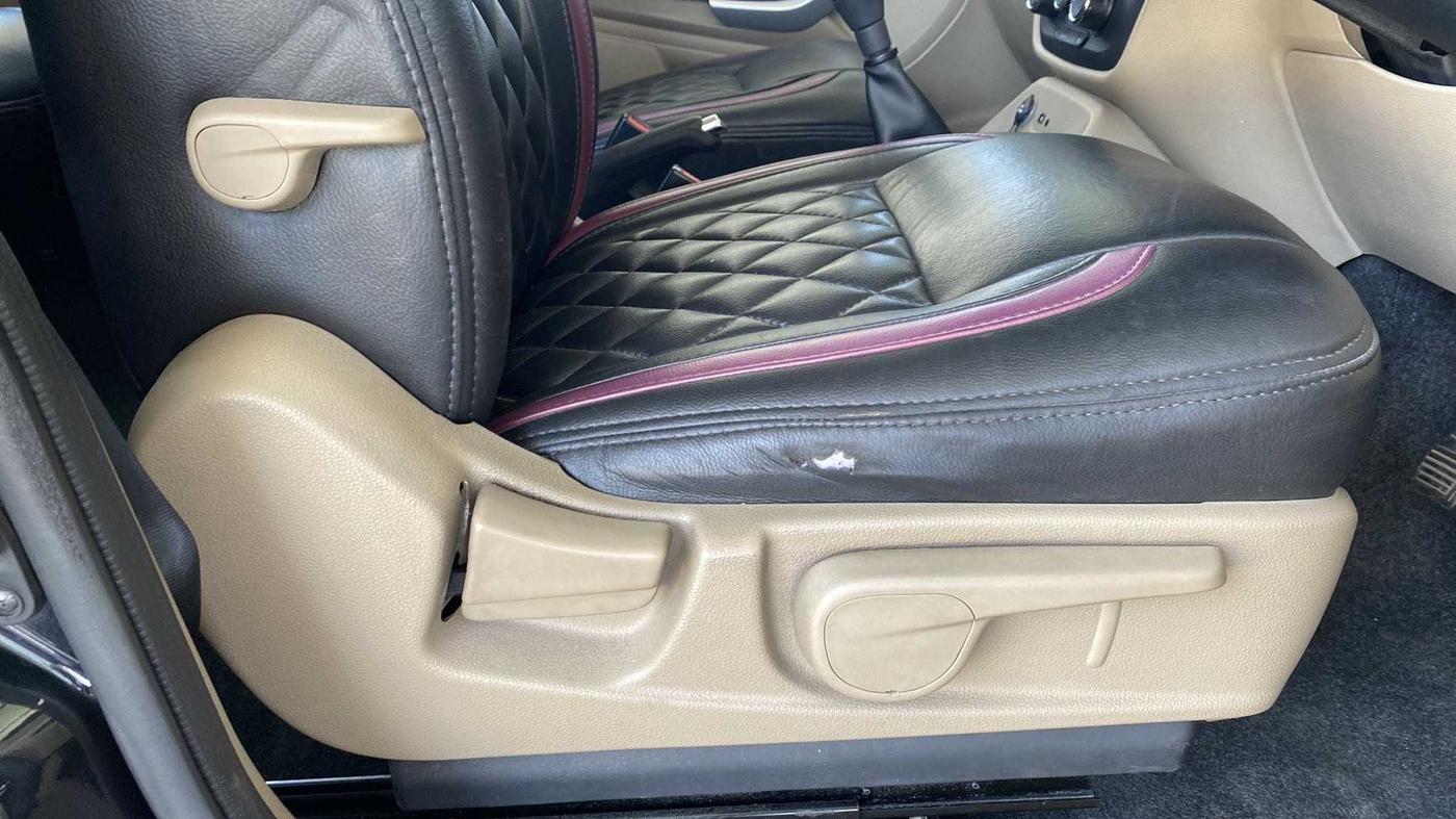 2017 Mahindra TUV300 T8, Diesel, Manual, 52,602 km, Driver Side Adjustment Panel