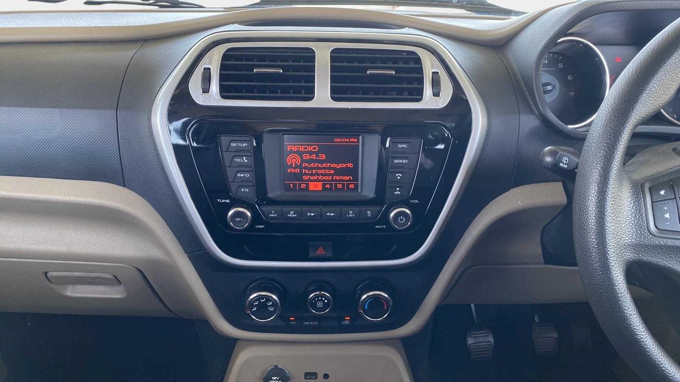 2017 Mahindra TUV300 T8, Diesel, Manual, 52,602 km, Air Conditioner