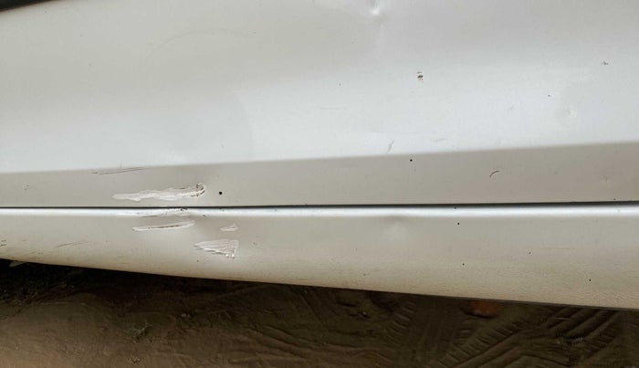 2014 Maruti Swift ZDI, Diesel, Manual, 74,232 km, Left running board - Slightly dented