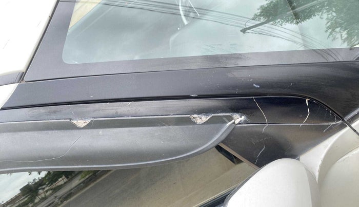 2014 Maruti Swift ZDI, Diesel, Manual, 74,232 km, Right A pillar - Minor scratches