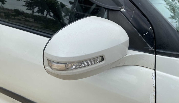 2014 Maruti Swift ZDI, Diesel, Manual, 74,232 km, Right rear-view mirror - Folding motor not working