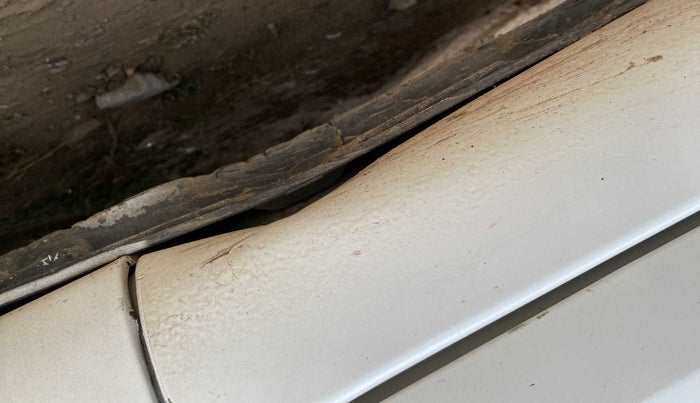 2014 Maruti Swift ZDI, Diesel, Manual, 74,232 km, Right running board - Slightly dented