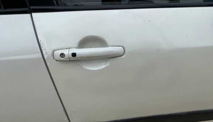 2014 Maruti Swift ZDI, Diesel, Manual, 74,232 km, Driver-side door - Slightly dented