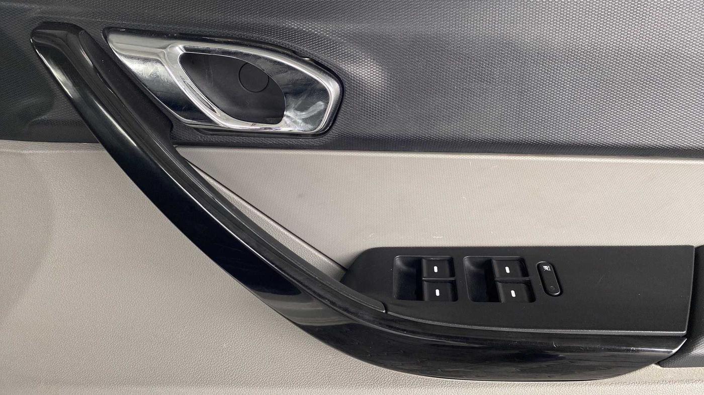 2016 Tata Tiago XZ PETROL, Petrol, Manual, 31,294 km, Driver Side Door Panels Control