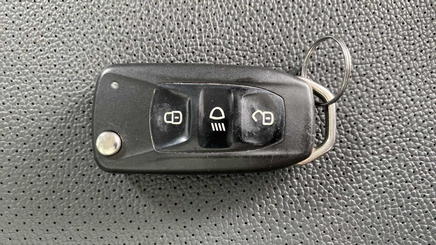 2016 Tata Tiago XZ PETROL, Petrol, Manual, 31,294 km, Key Close Up