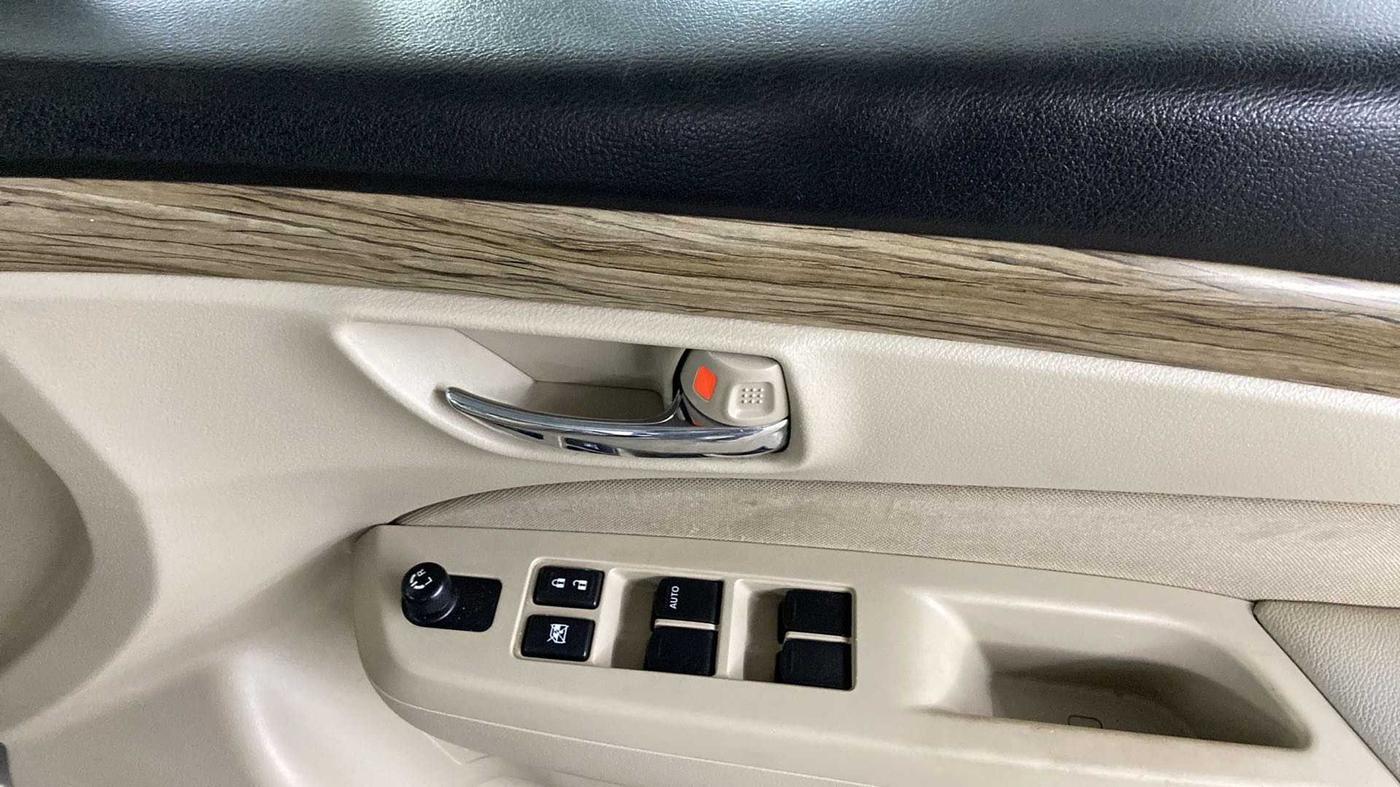 2019 Maruti Ciaz DELTA 1.5 SHVS MT PETROL, Petrol, Manual, 26,006 km, Driver Side Door Panels Control