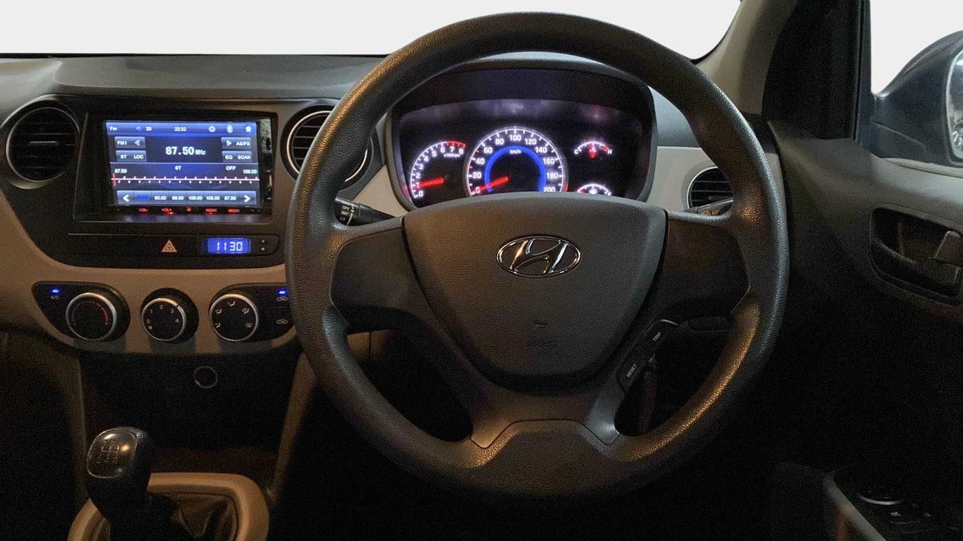 2016 Hyundai Grand i10 MAGNA 1.2 KAPPA VTVT, Petrol, Manual, 27,998 km, Steering Wheel Close Up