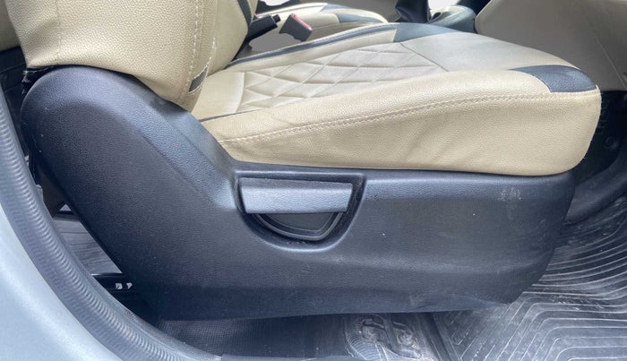 2019 Hyundai NEW SANTRO ERA, CNG, Manual, 72,066 km, Driver Side Adjustment Panel