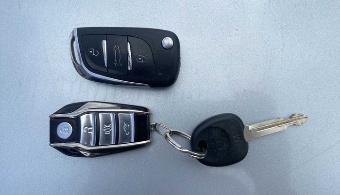 2019 Hyundai NEW SANTRO ERA, CNG, Manual, 72,066 km, Key Close Up