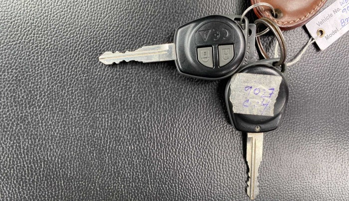 2021 Maruti Vitara Brezza LXI, Petrol, Manual, 29,882 km, Key Close Up