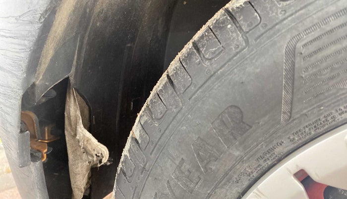 2019 Renault TRIBER RXL MT, Petrol, Manual, 40,131 km, Left fender - Lining loose