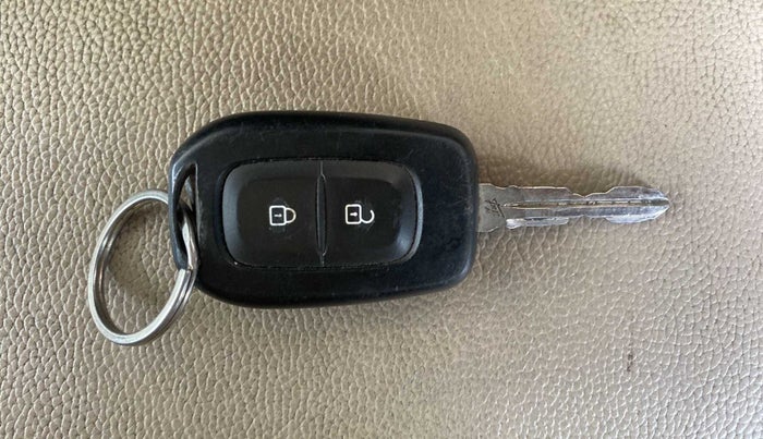 2019 Renault TRIBER RXL MT, Petrol, Manual, 40,131 km, Key Close Up