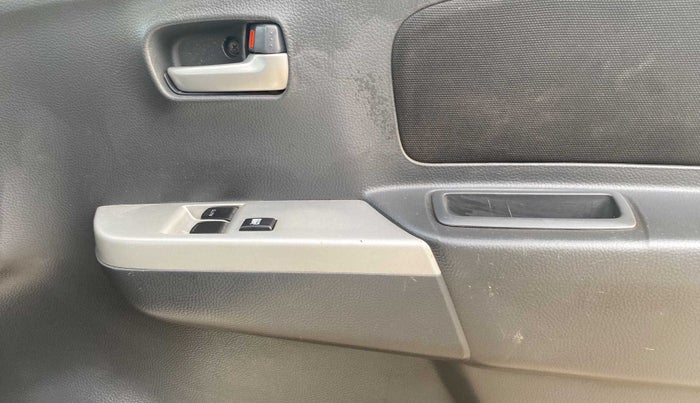2012 Maruti Wagon R 1.0 LXI, CNG, Manual, 56,336 km, Driver Side Door Panels Control