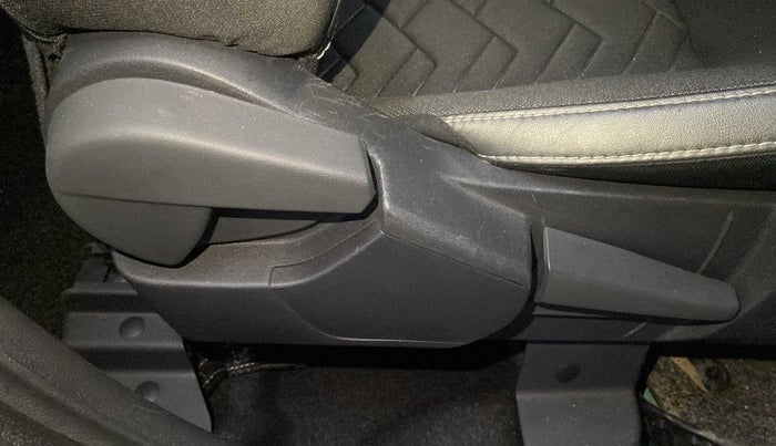 2021 Nissan MAGNITE XV PREMIUM, Petrol, Manual, 23,801 km, Driver Side Adjustment Panel
