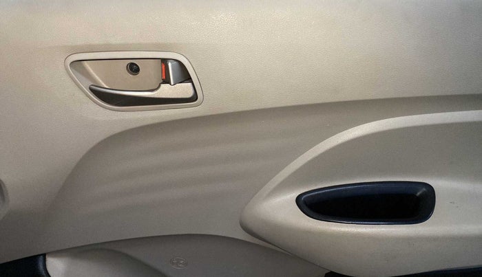 2019 Hyundai NEW SANTRO SPORTZ CNG, CNG, Manual, 67,409 km, Driver Side Door Panels Control