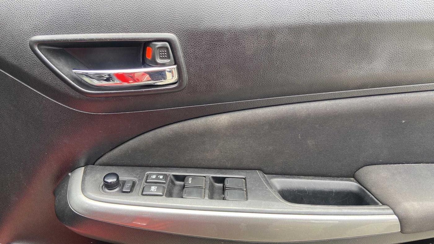 2018 Maruti Swift ZXI AMT, Petrol, Automatic, 72,600 km, Driver Side Door Panels Control