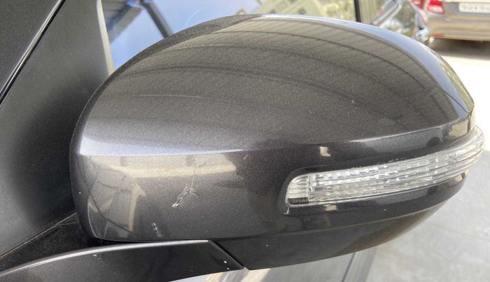 2016 Maruti Swift VDI ABS, Diesel, Manual, 47,383 km, Left rear-view mirror - Cover has minor damage