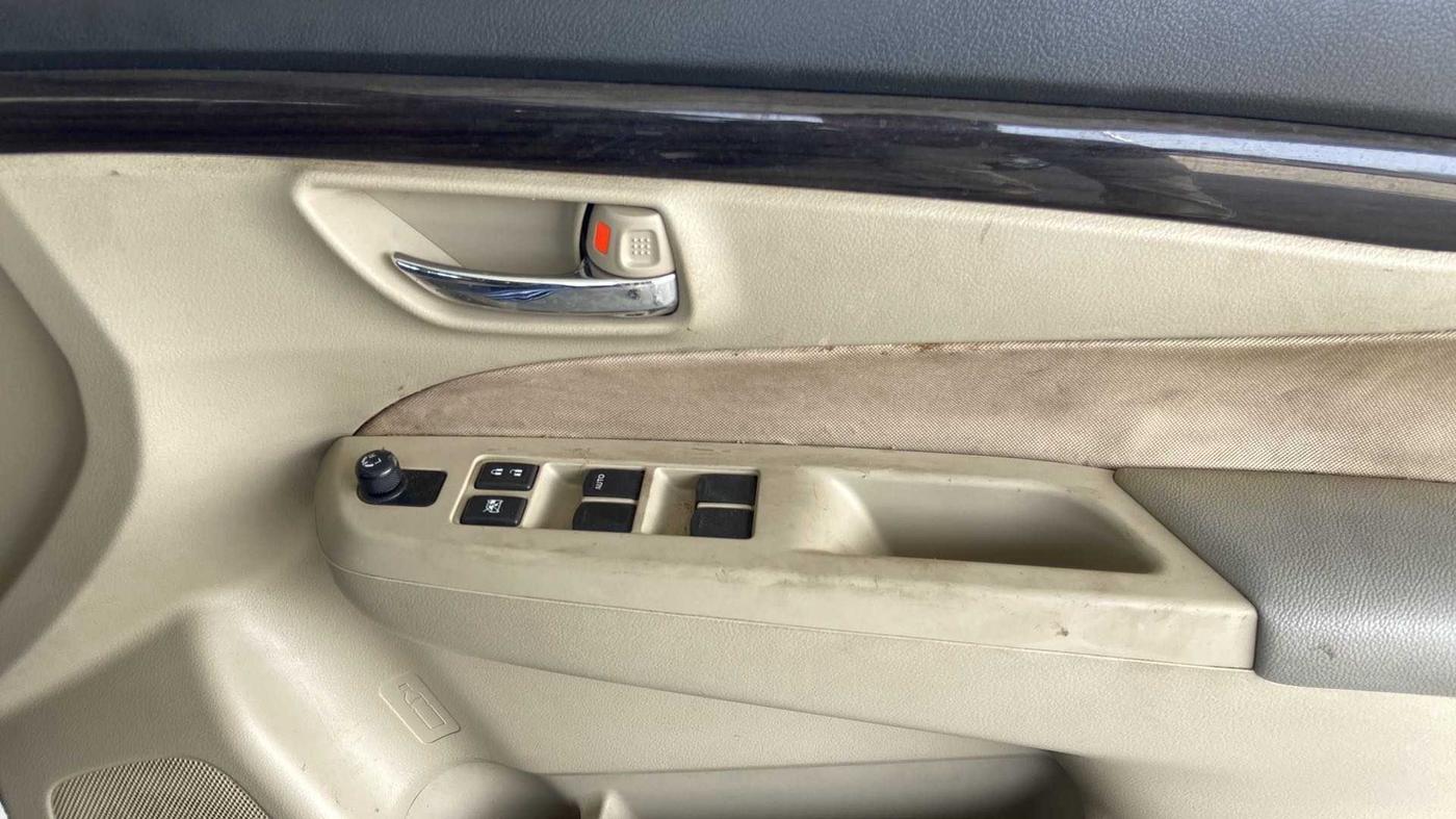 2018 Maruti Ciaz SIGMA 1.4 MT PETROL, Petrol, Manual, 40,635 km, Driver Side Door Panels Control