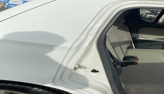 2015 Maruti Alto K10 VXI AMT, Petrol, Automatic, 87,104 km, Right C pillar - Paint is slightly faded