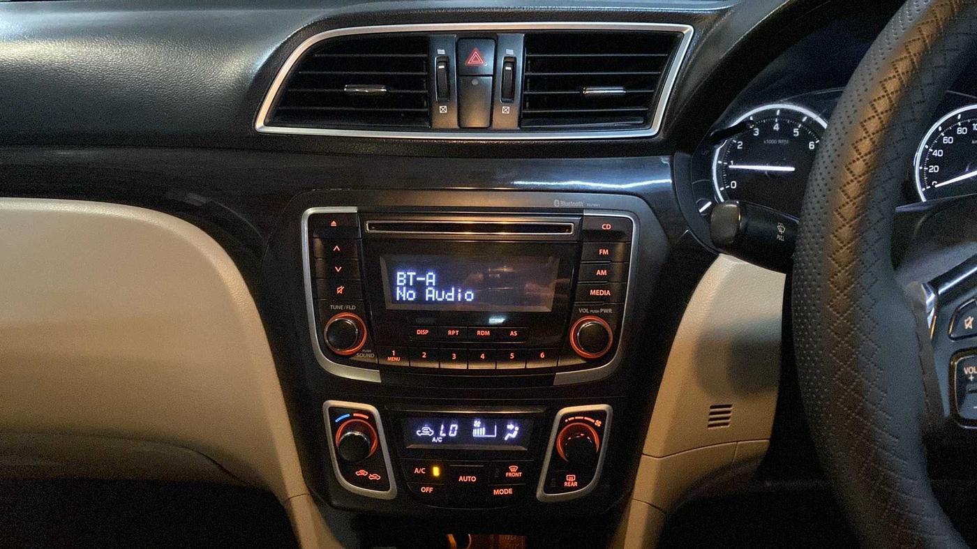 2017 Maruti Ciaz VXI+, Petrol, Manual, 63,866 km, Infotainment System