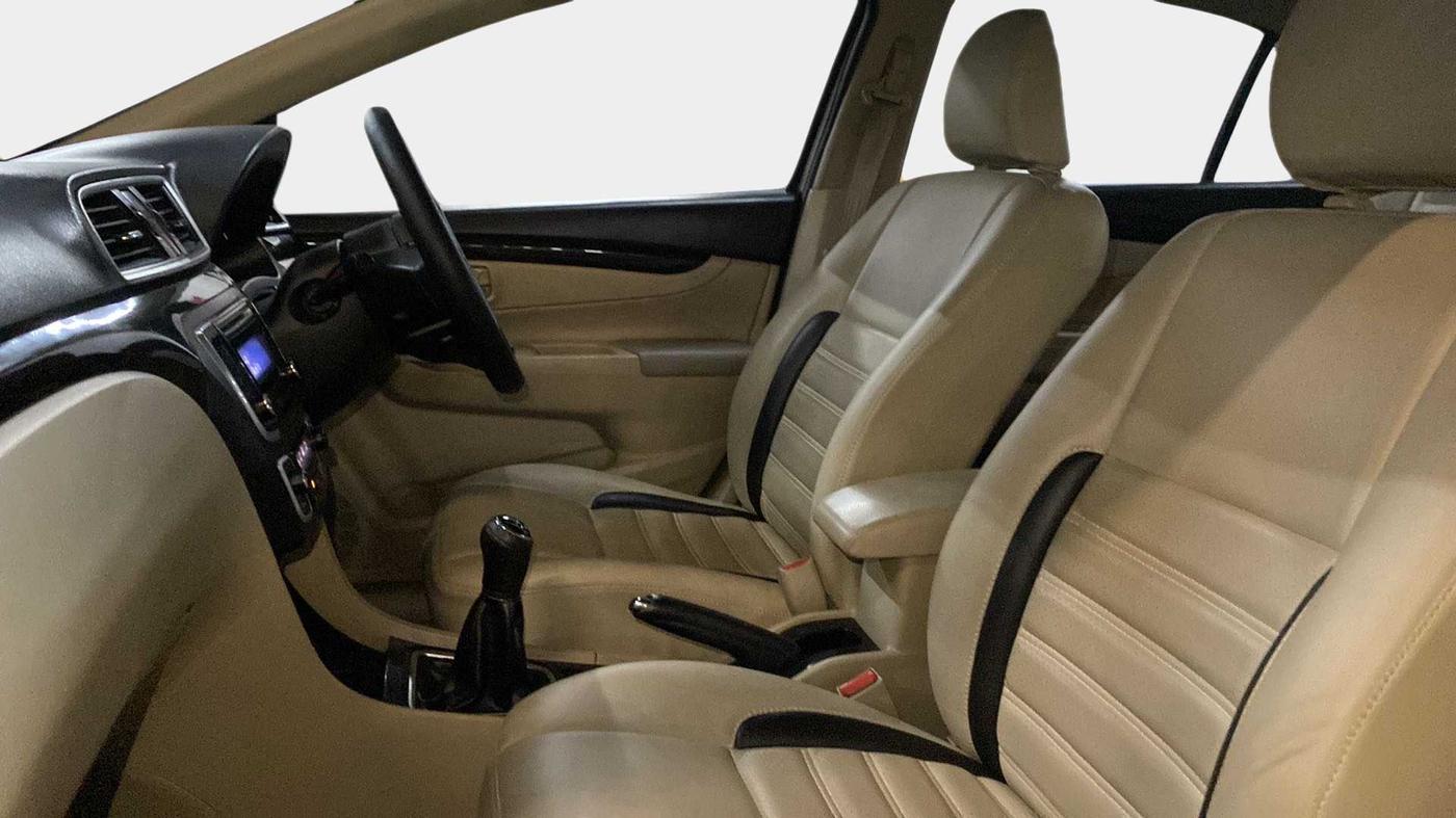 2017 Maruti Ciaz VXI+, Petrol, Manual, 63,866 km, Right Side Front Door Cabin