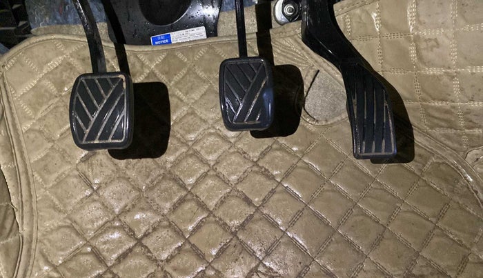 2017 Maruti Ciaz VXI+, Petrol, Manual, 63,866 km, Pedals