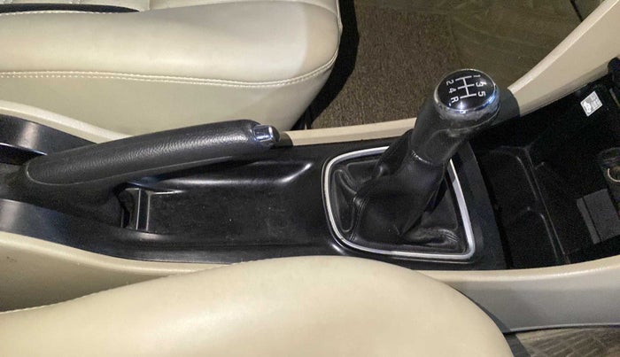 2017 Maruti Ciaz VXI+, Petrol, Manual, 63,866 km, Gear Lever