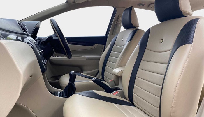 2017 Maruti Ciaz ZETA 1.4  MT PETROL, Petrol, Manual, 66,554 km, Right Side Front Door Cabin