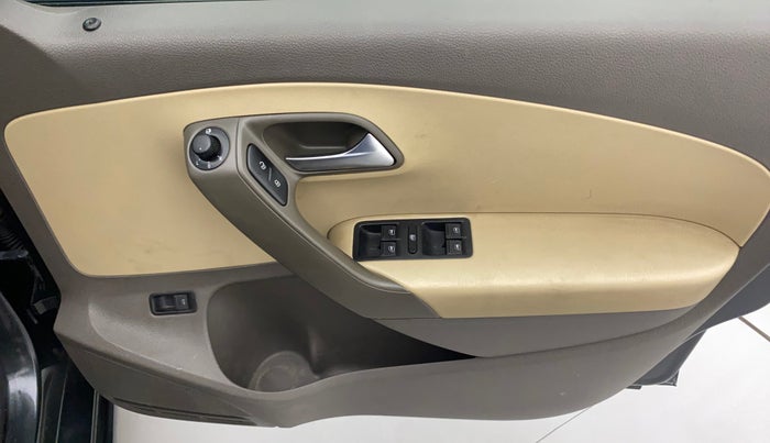 2017 Volkswagen Vento HIGHLINE 1.5 AT, Diesel, Automatic, 86,403 km, Driver Side Door Panels Control