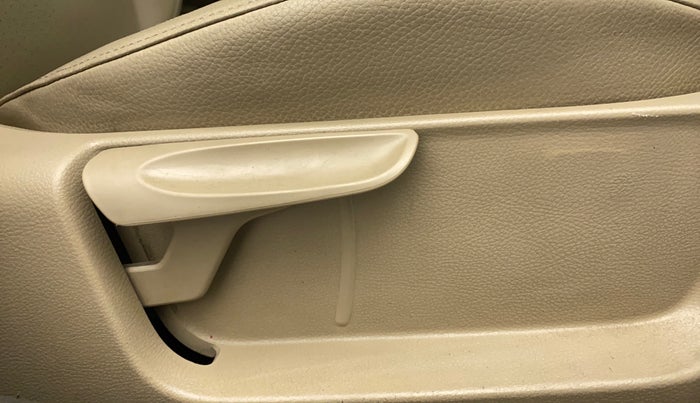 2017 Volkswagen Vento HIGHLINE 1.5 AT, Diesel, Automatic, 86,403 km, Driver Side Adjustment Panel