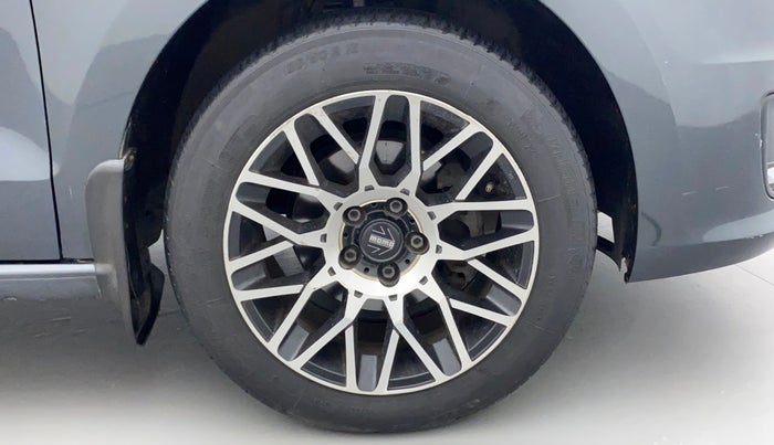 2017 Volkswagen Vento HIGHLINE 1.5 AT, Diesel, Automatic, 86,403 km, Right Front Wheel