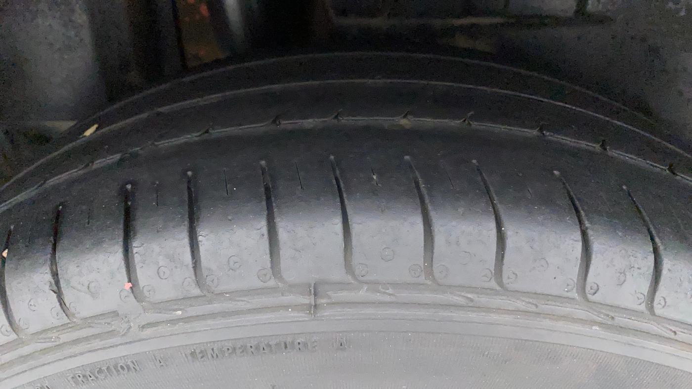2018 Maruti Dzire VDI AMT, Diesel, Automatic, 93,856 km, Right Rear Tyre Tread
