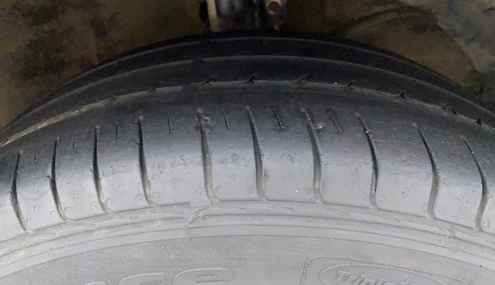 2018 Maruti Dzire VDI AMT, Diesel, Automatic, 93,856 km, Right Front Tyre Tread
