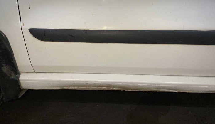 2017 Volkswagen Polo COMFORTLINE 1.2L, Petrol, Manual, 55,025 km, Left running board - Slightly dented