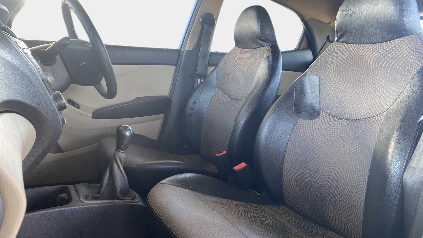2014 Hyundai Eon MAGNA +, Petrol, Manual, 1,15,292 km, Right Side Front Door Cabin
