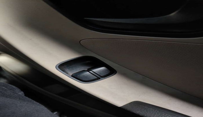 2014 Hyundai Eon MAGNA +, Petrol, Manual, 1,15,292 km, Right front window switch / handle - Window making noise/ moving slow