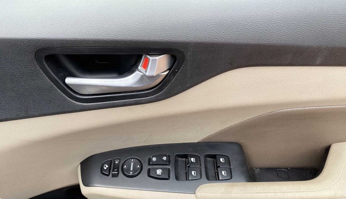 2017 Hyundai Verna 1.6 VTVT SX, Petrol, Manual, 37,789 km, Third Seat Row ( optional )