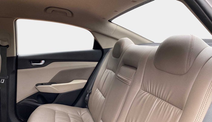 2017 Hyundai Verna 1.6 VTVT SX, Petrol, Manual, 37,789 km, Right Side Rear Door Cabin