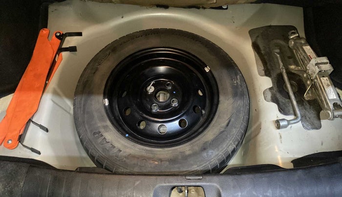 2012 Maruti Swift Dzire VXI, Petrol, Manual, 1,11,531 km, Dicky (Boot door) - Jack missing