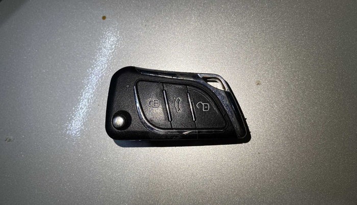 2012 Maruti Swift Dzire VXI, Petrol, Manual, 1,11,531 km, Key Close Up