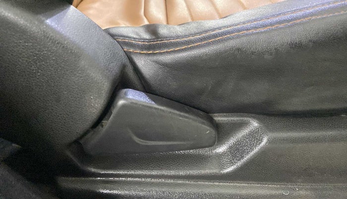 2018 Renault Kwid RXL 1.0, Petrol, Manual, 41,719 km, Driver Side Adjustment Panel
