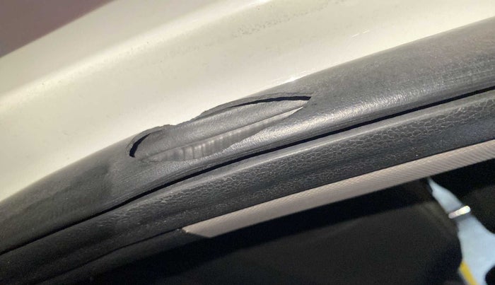 2017 Hyundai Creta SX PLUS 1.6 PETROL, Petrol, Manual, 64,015 km, Left B pillar - Trim cover damaged