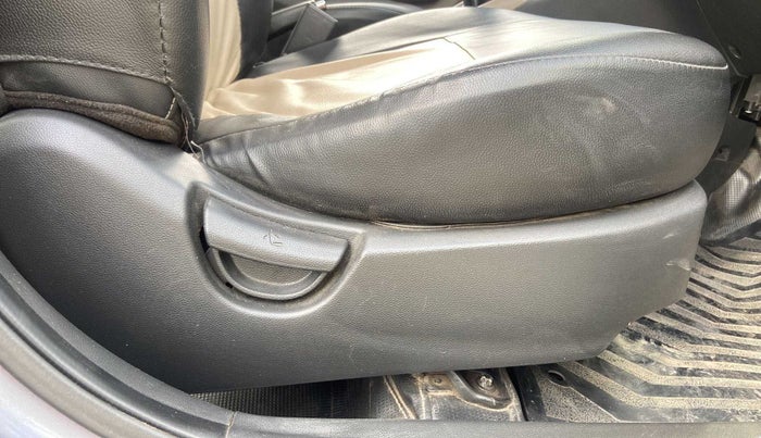 2017 Hyundai Grand i10 SPORTZ (O) 1.2 KAPPA VTVT, Petrol, Manual, 59,095 km, Driver Side Adjustment Panel